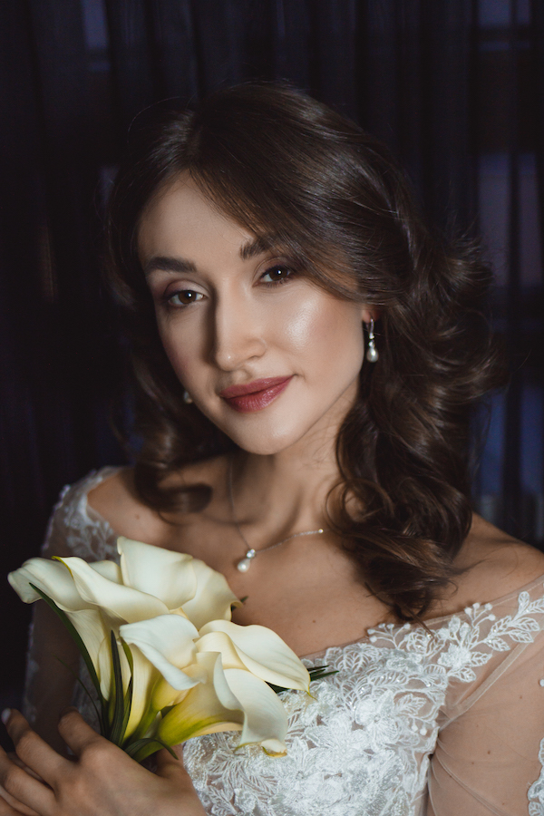 Bridal hairstyle and&nbsp;makeup